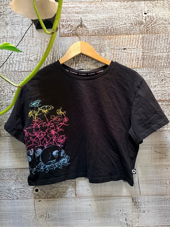 Airwalk Tops - Airwalk | Cropped Edgy Y2K Oversized Graphic Tee - Small, Skull & Floral Print